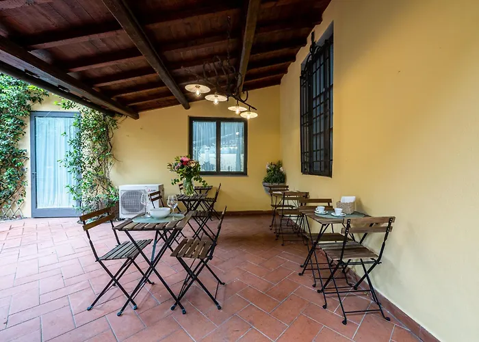 Апартаменты Cortile Santa Monaca *