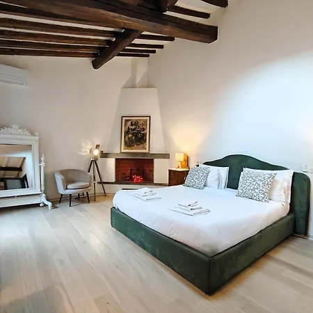 Lägenhet Cortile Santa Monaca *